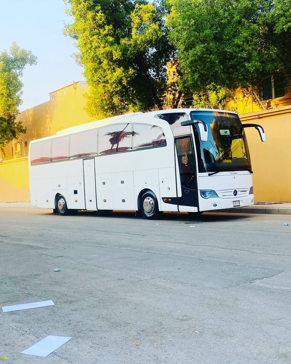 Mercedes VIP 35 Seater Table