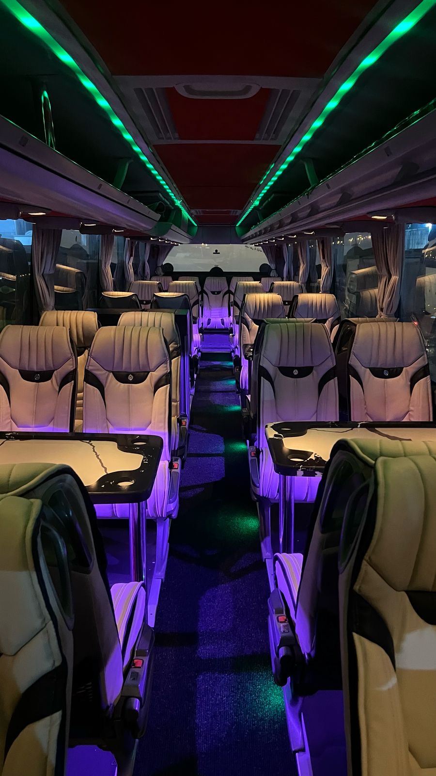 Mercedes VIP 35 Seater Table