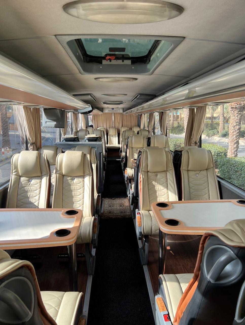 Mercedes VIP 35 Seater Table