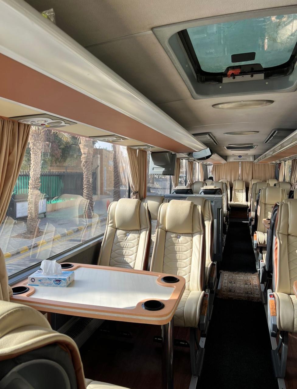 Mercedes VIP 35 Seater Table