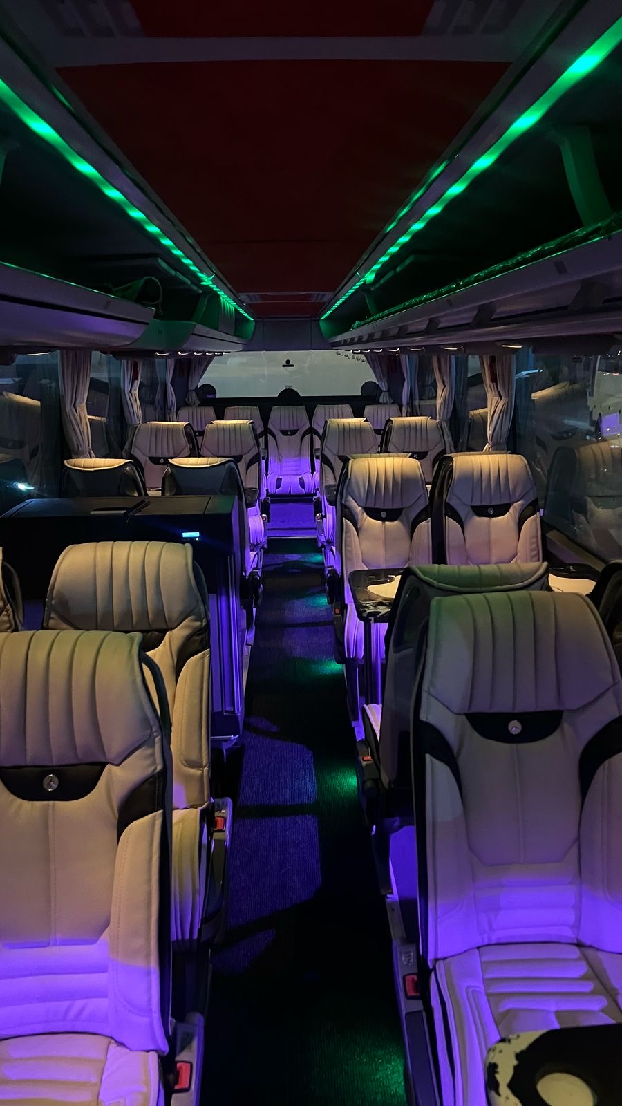 Mercedes VIP 35 Seater Table