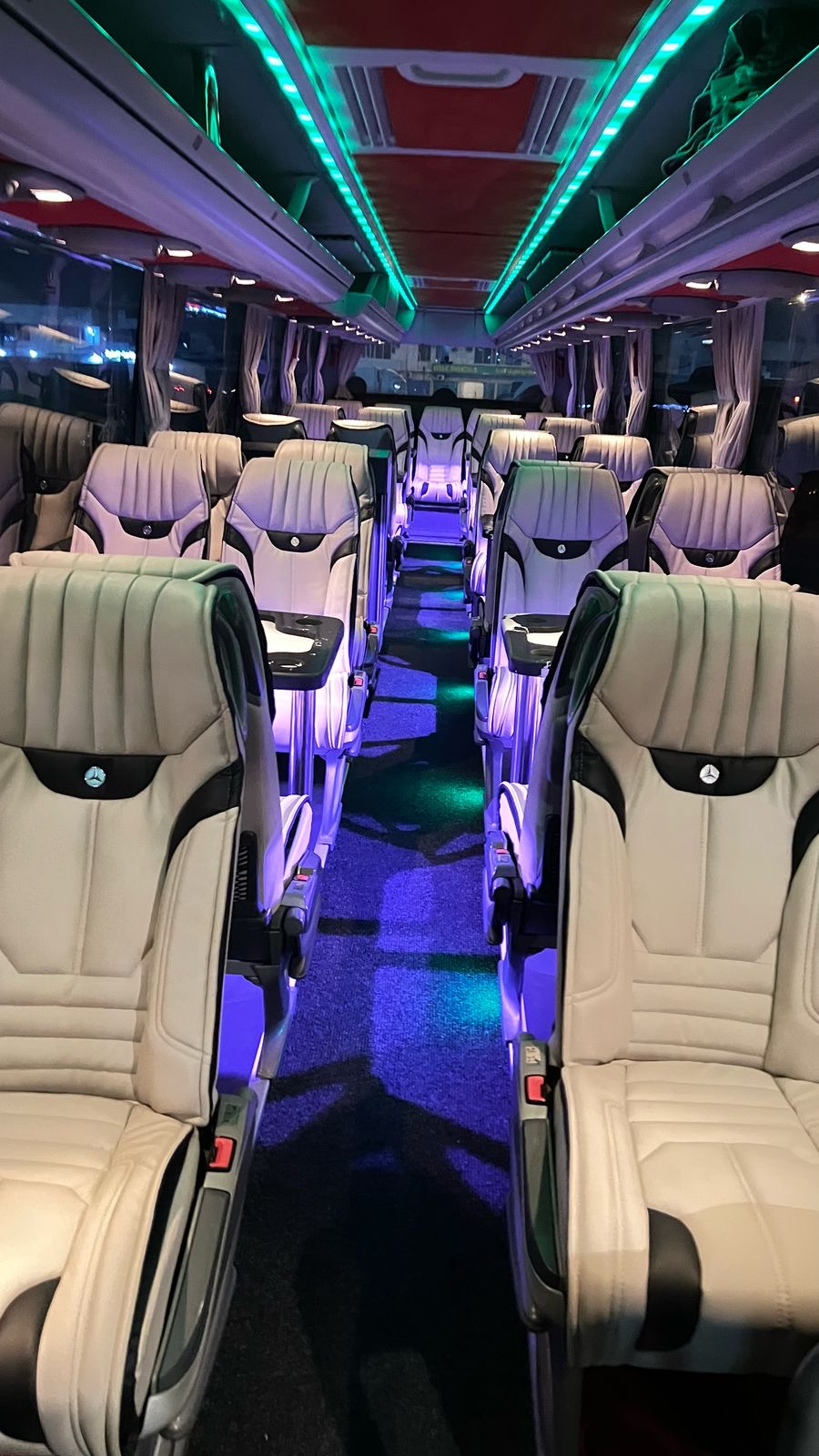 Mercedes VIP 35 Seater Table