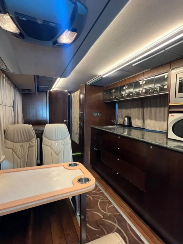 bed room bus in saudi arabia (1)